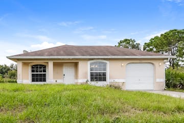 2709 49th St W Lehigh Acres, FL 33971